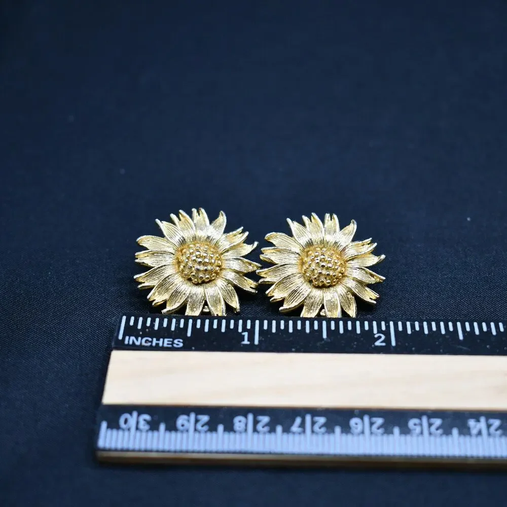 Vintage Lisner Sunflower Earrings, Gold Plated Clip Ons, 1960s Jewelry